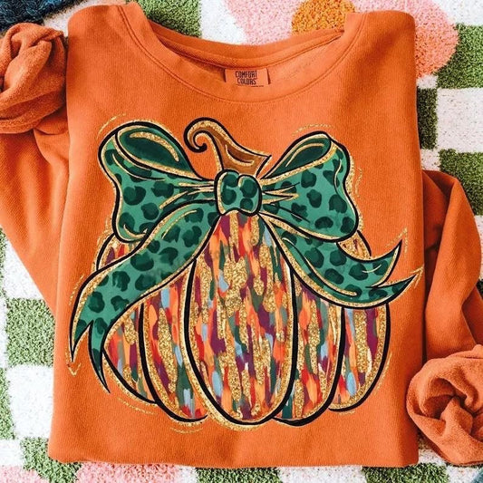 Leopard Bow Painted PumpkinT-Shirt